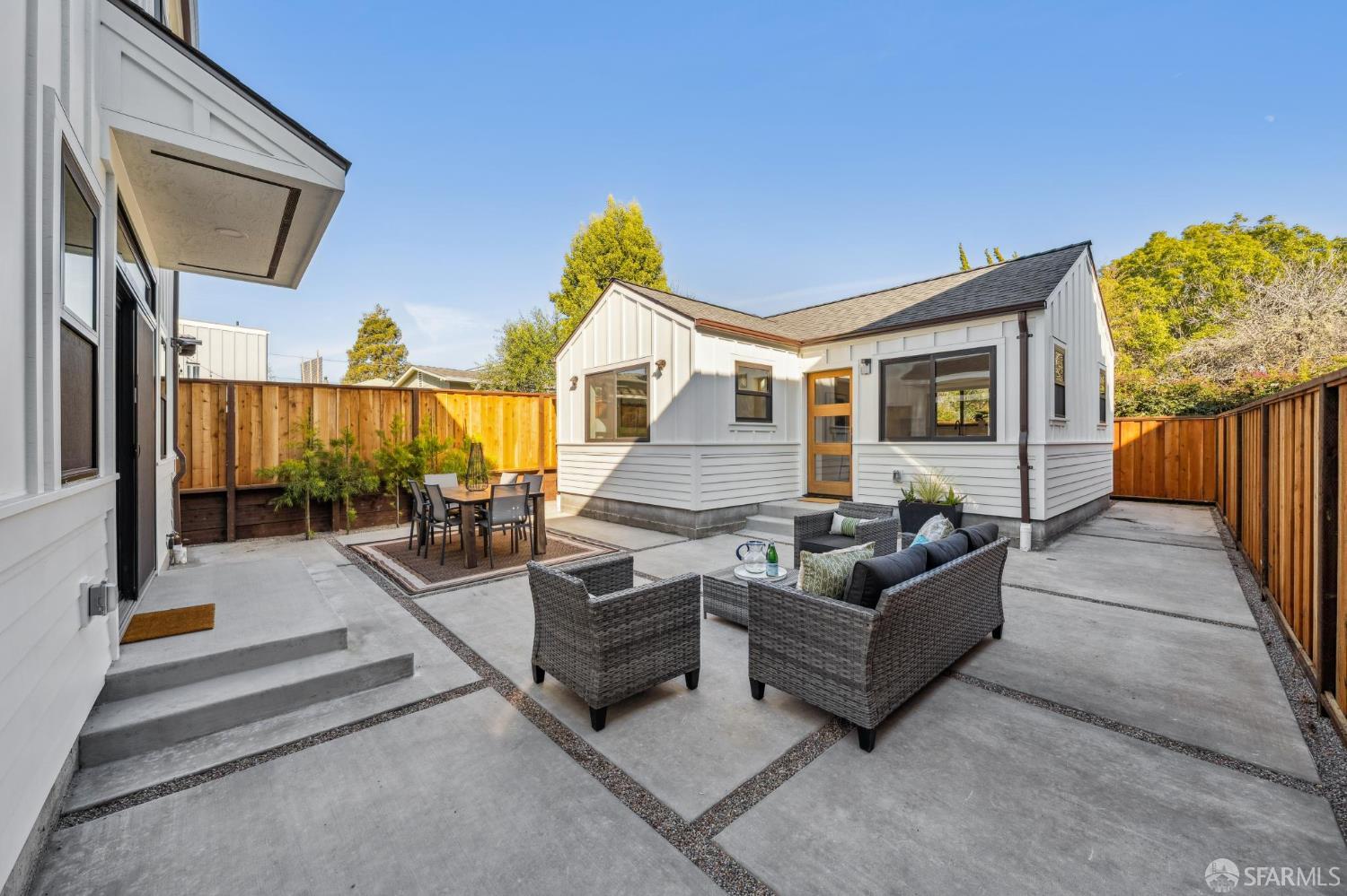 Detail Gallery Image 60 of 73 For 2411 Sixth St, Berkeley,  CA 94710 - 4 Beds | 4 Baths