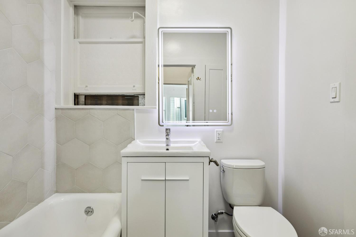 Detail Gallery Image 13 of 15 For 1915 Laguna St #2,  San Francisco,  CA 94115 - 1 Beds | 1 Baths