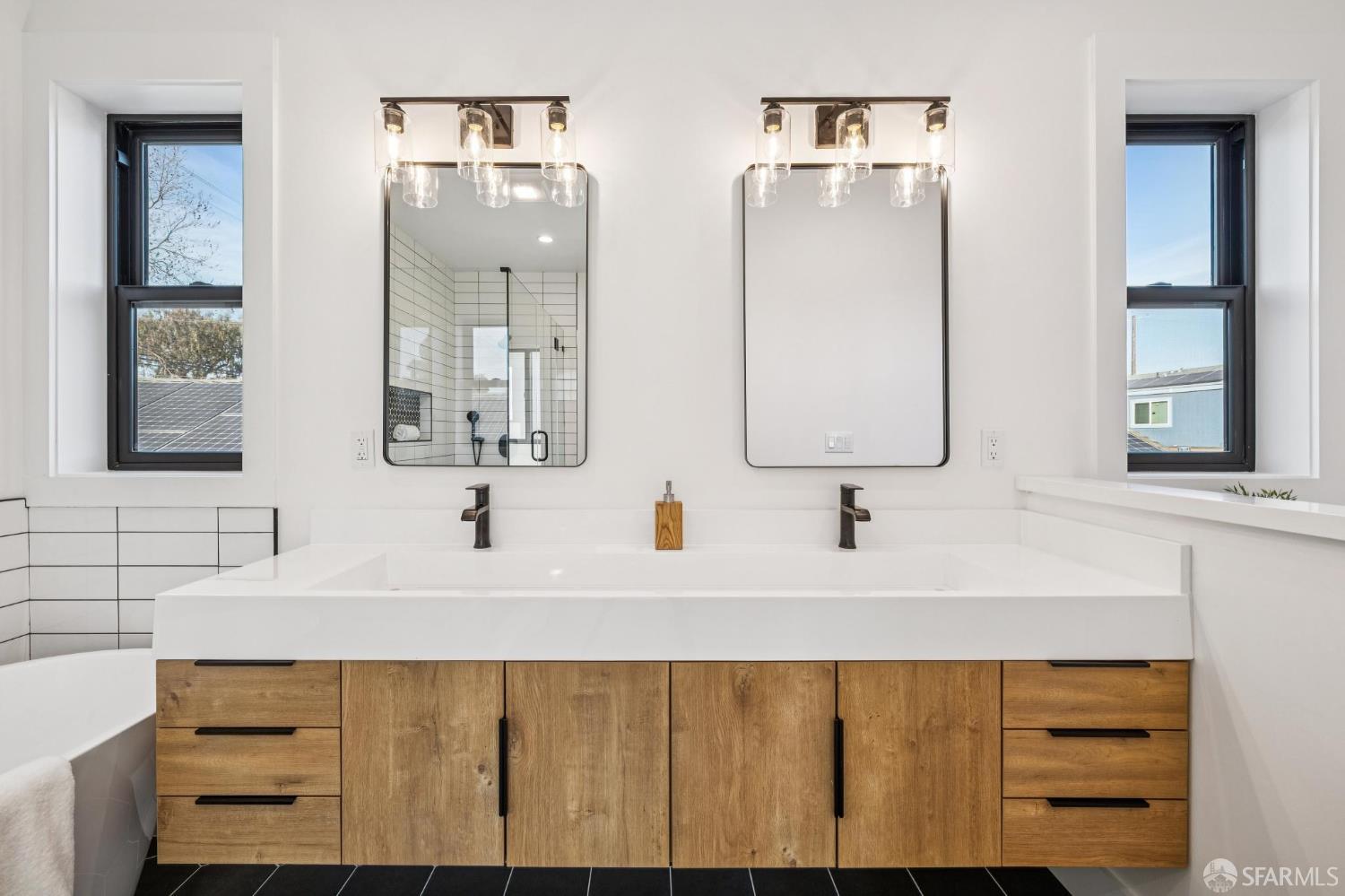 Detail Gallery Image 43 of 73 For 2411 Sixth St, Berkeley,  CA 94710 - 4 Beds | 4 Baths