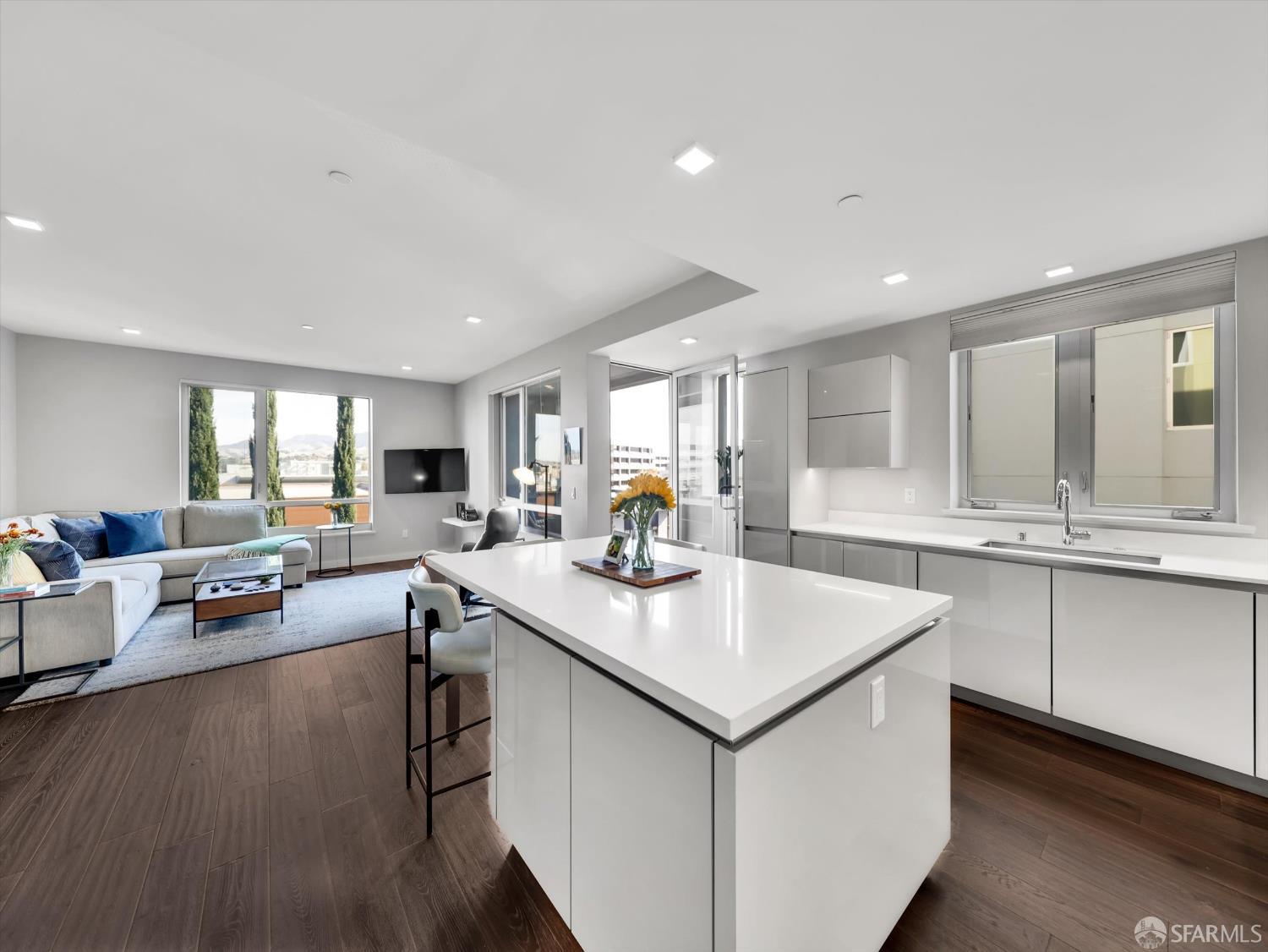 Detail Gallery Image 3 of 44 For 1727 Lacassie Ave 4d,  Walnut Creek,  CA 94596 - 2 Beds | 2 Baths