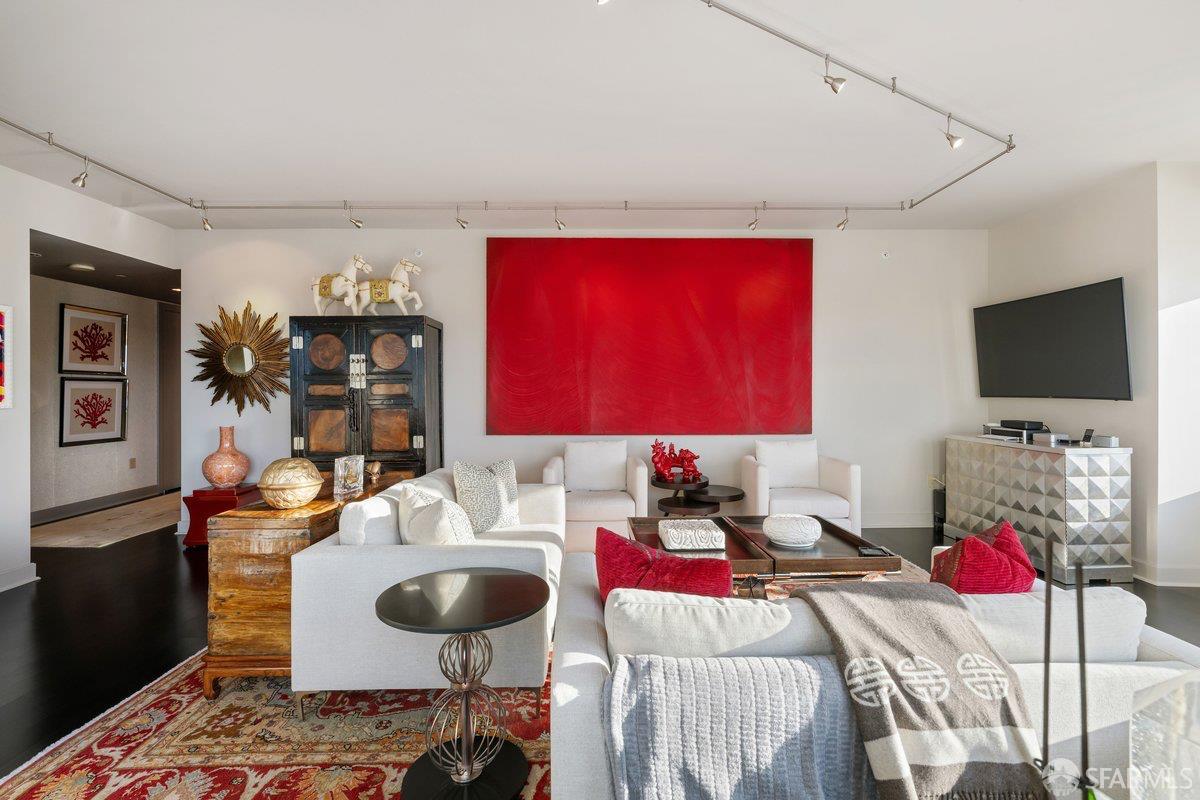 Photo #3: 426100716 Listing: Photo #3