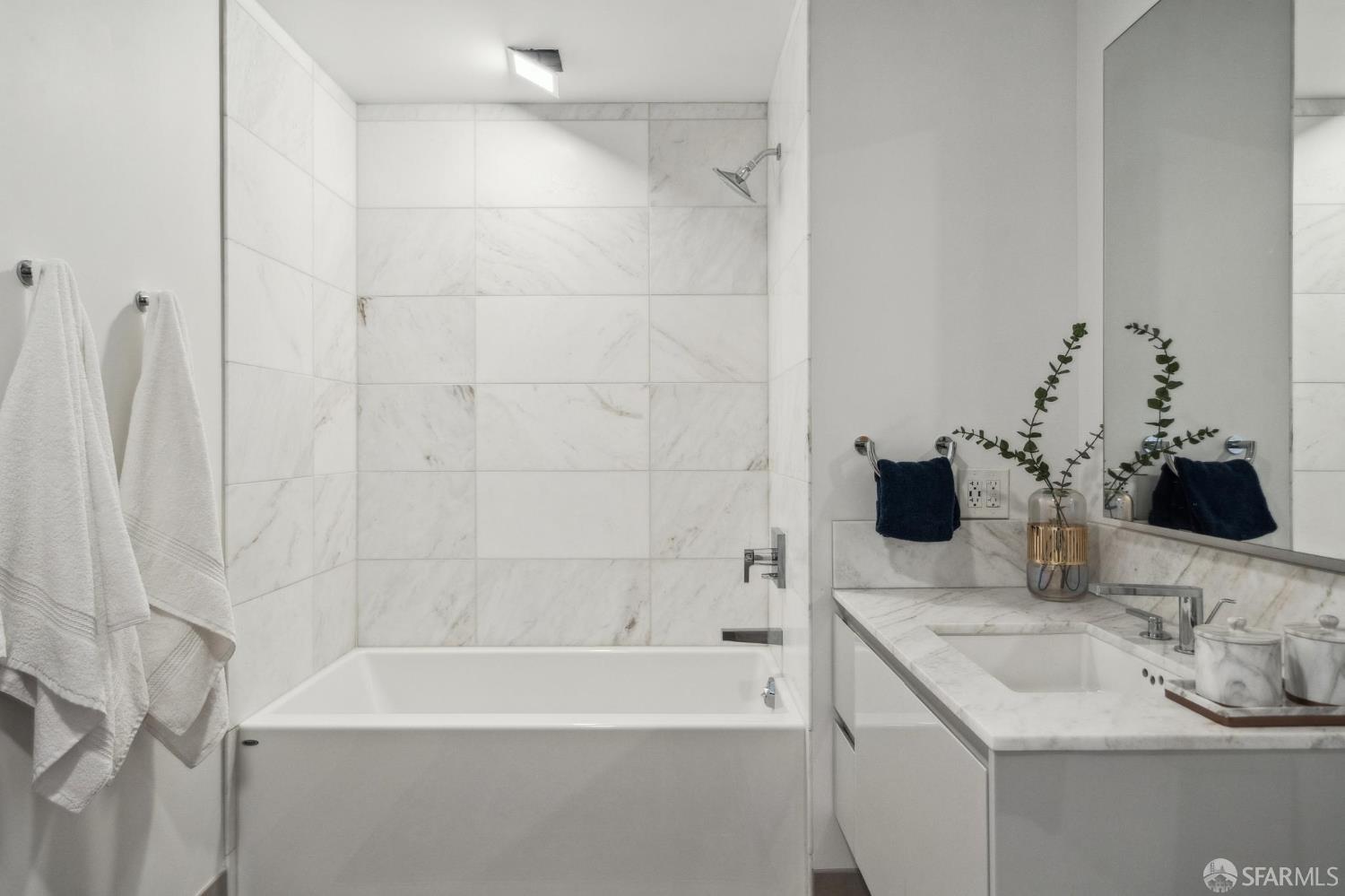 Photo #6: 425010610 Listing: Photo #6