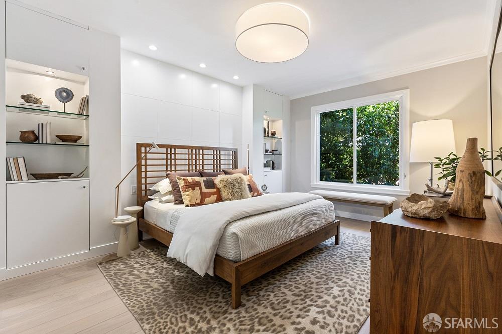 Detail Gallery Image 8 of 12 For 228 Mallorca Way, San Francisco,  CA 94123 - 3 Beds | 2 Baths