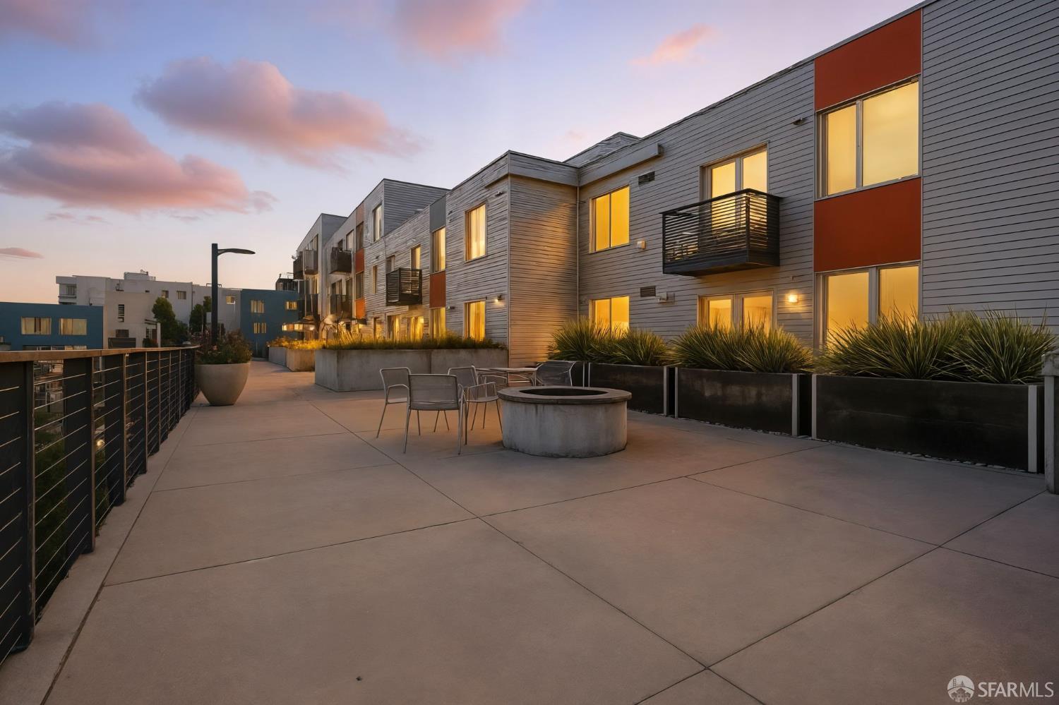 Photo #1: 426100928 Listing: Photo #1