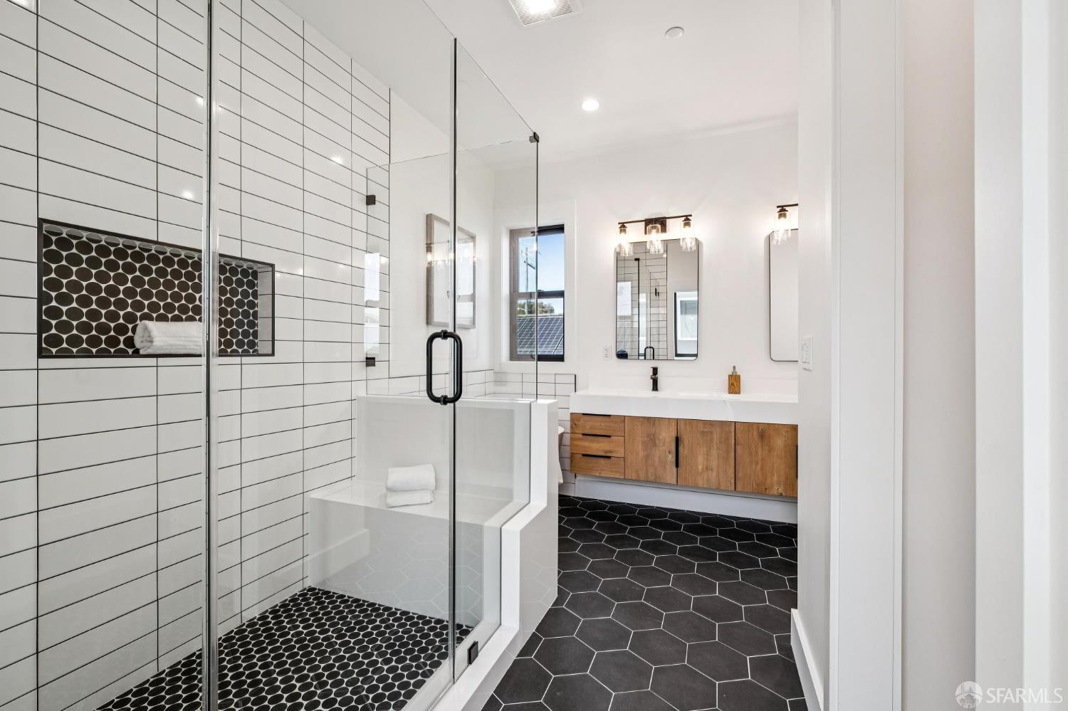 Detail Gallery Image 42 of 73 For 2411 Sixth St, Berkeley,  CA 94710 - 4 Beds | 4 Baths