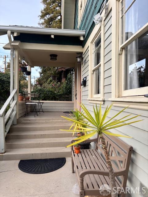 Detail Gallery Image 3 of 49 For 2535 Chilton Way, Berkeley,  CA 94704 - 4 Beds | 2 Baths