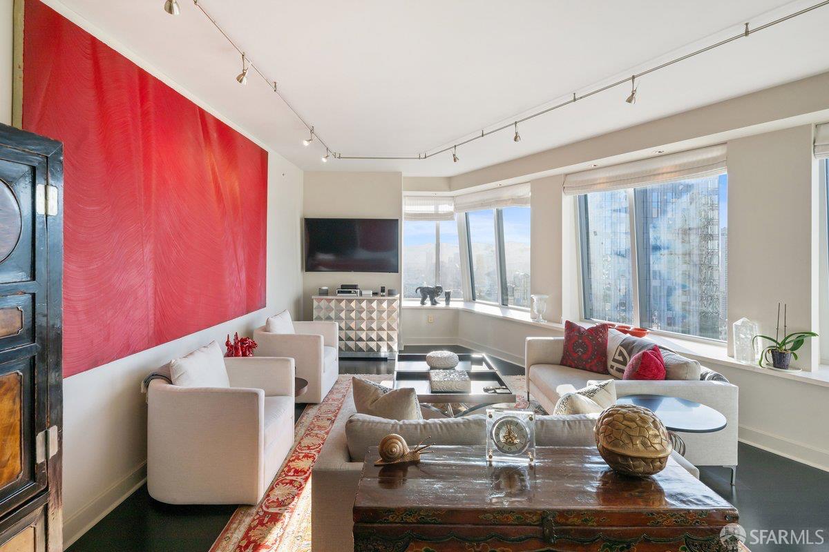 Photo #2: 426100716 Listing: Photo #2