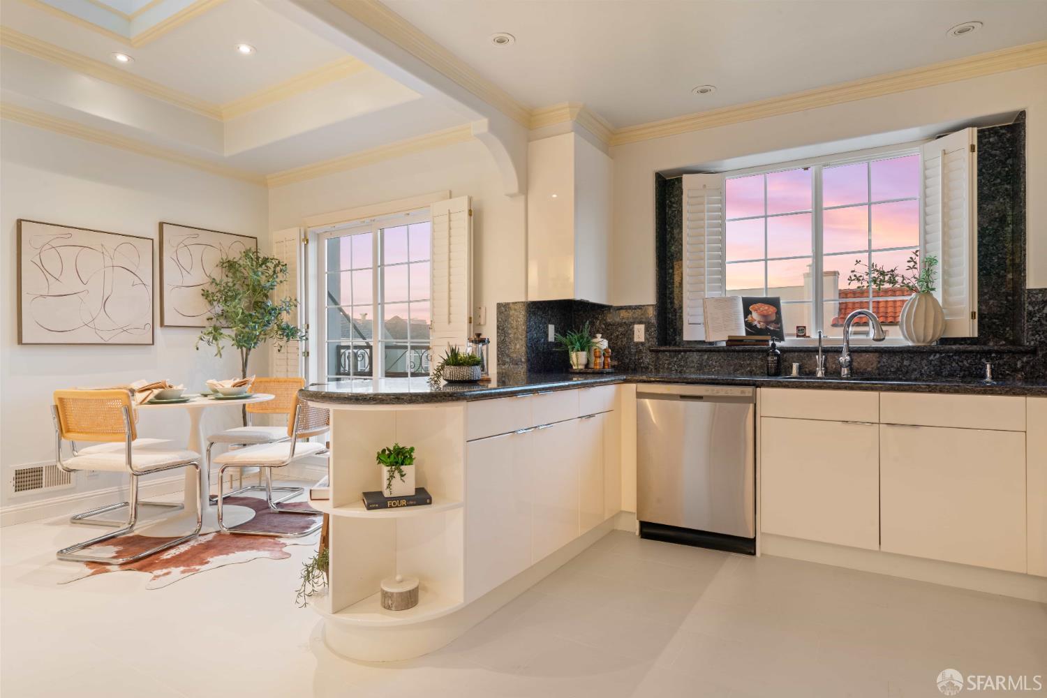 Detail Gallery Image 8 of 75 For 392 Ewing Ter, San Francisco,  CA 94118 - 3 Beds | 3 Baths