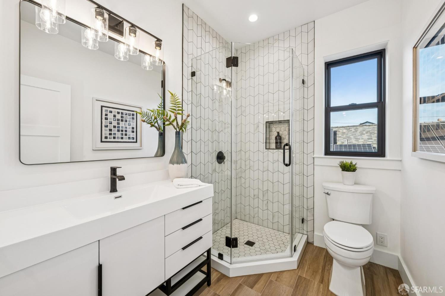 Detail Gallery Image 52 of 73 For 2411 Sixth St, Berkeley,  CA 94710 - 4 Beds | 4 Baths