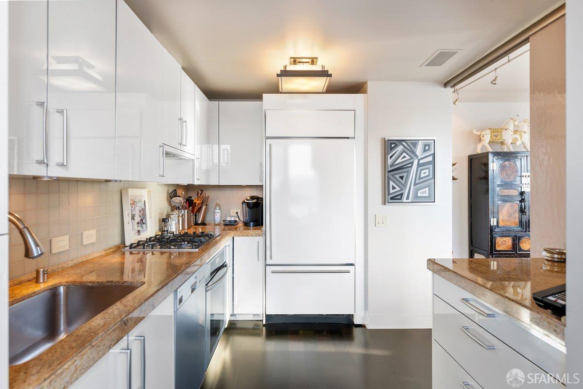 Photo #15: 426100716 Listing: Photo #15