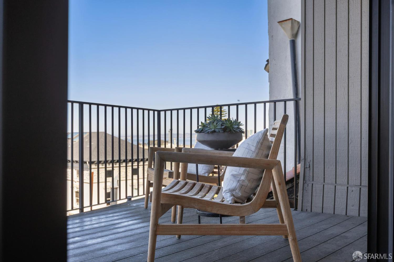 Detail Gallery Image 13 of 46 For 2295 Vallejo St #409,  San Francisco,  CA 94123 - 2 Beds | 2 Baths