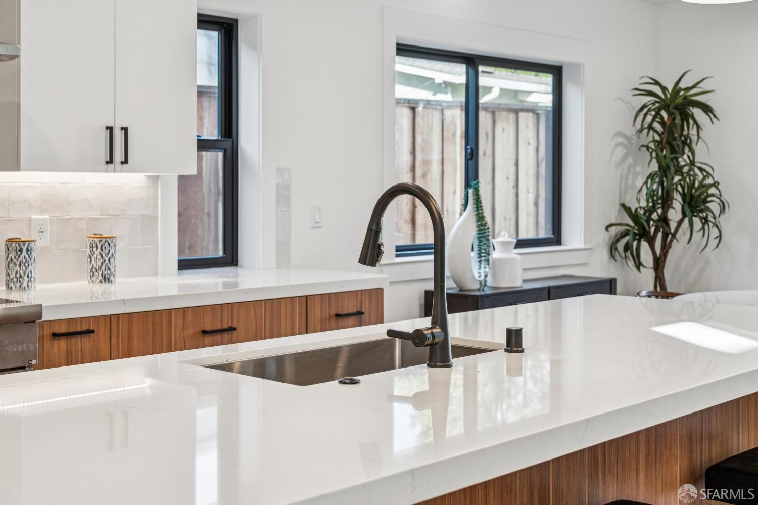 Detail Gallery Image 21 of 73 For 2411 Sixth St, Berkeley,  CA 94710 - 4 Beds | 4 Baths