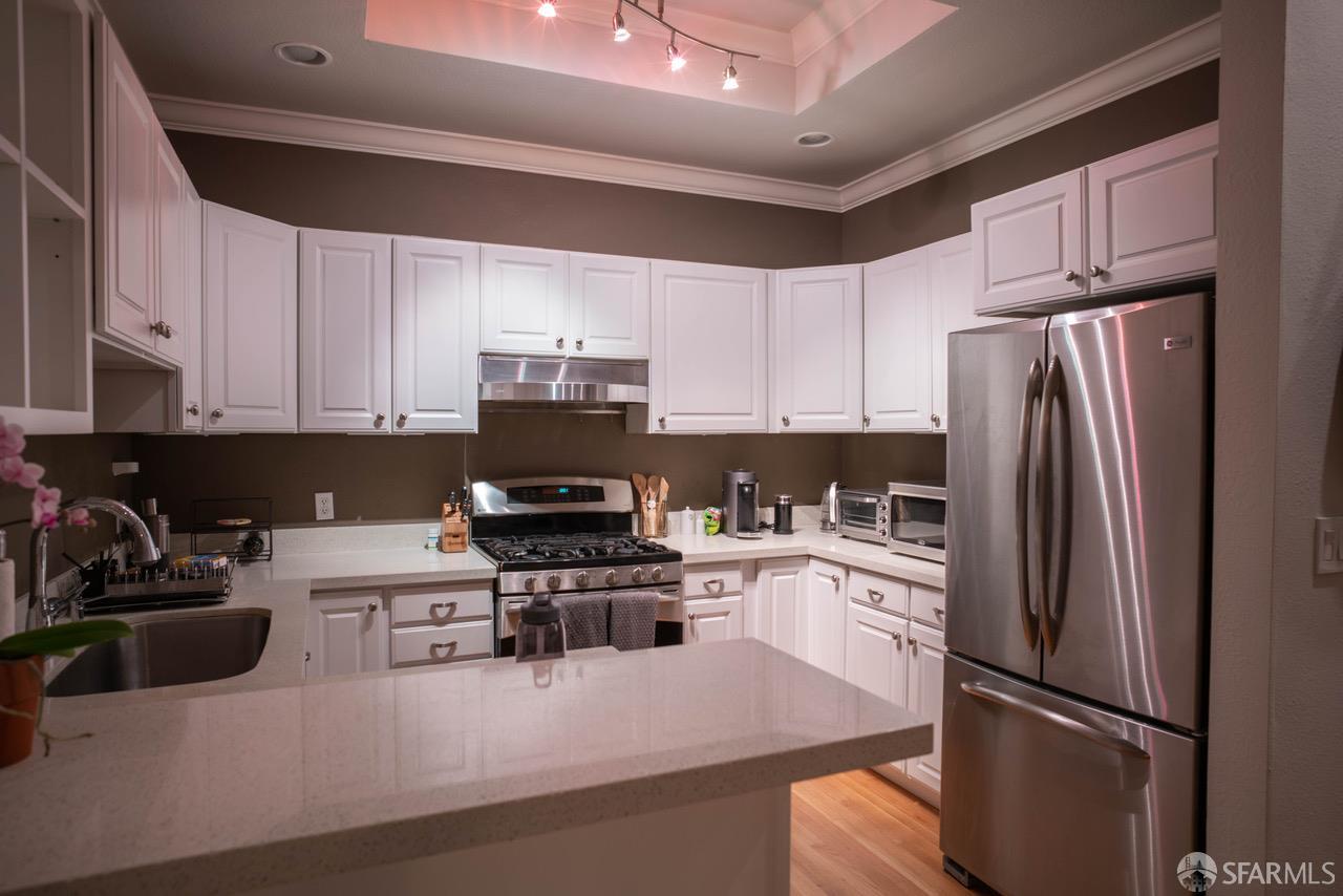 Detail Gallery Image 9 of 17 For 1590 Lyon St, San Francisco,  CA 94115 - 3 Beds | 2 Baths