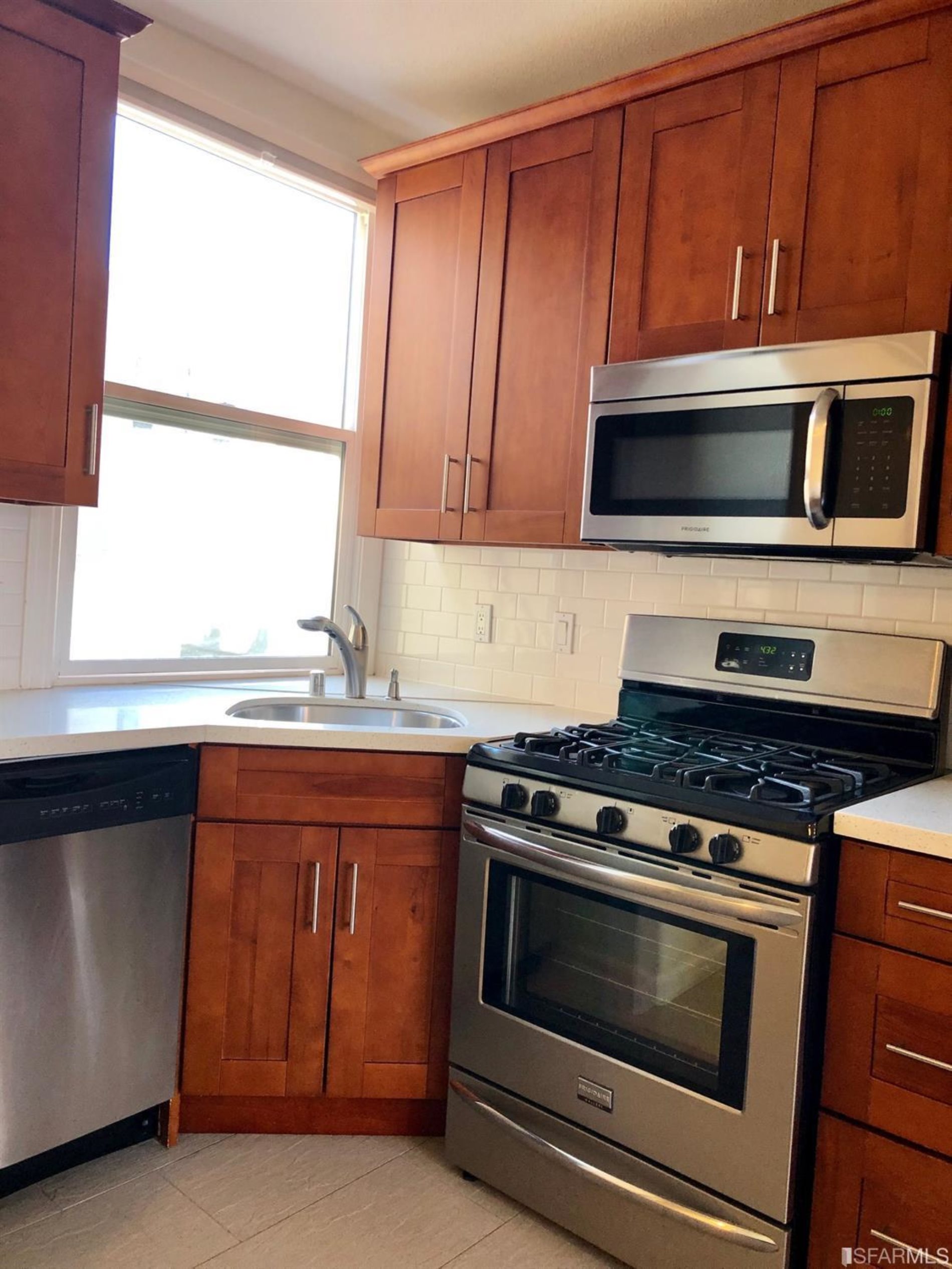 Detail Gallery Image 4 of 24 For 744 Clementina St #3,  San Francisco,  CA 94103 - 2 Beds | 1 Baths