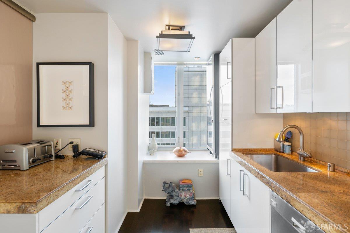 Photo #16: 426100716 Listing: Photo #16