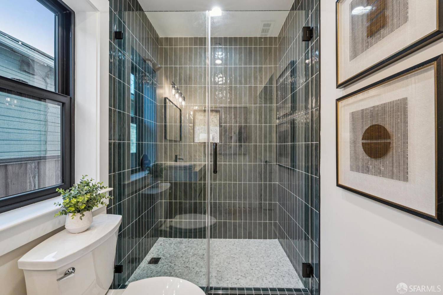 Detail Gallery Image 15 of 73 For 2411 Sixth St, Berkeley,  CA 94710 - 4 Beds | 4 Baths