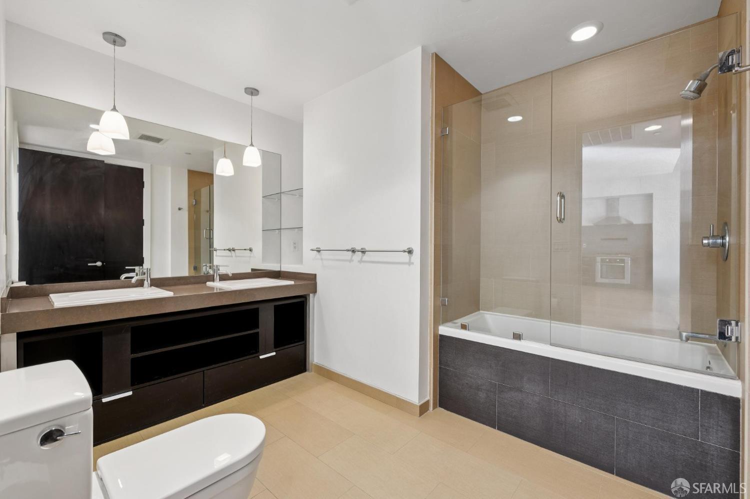 Photo #8: 426099524 Listing: Photo #8