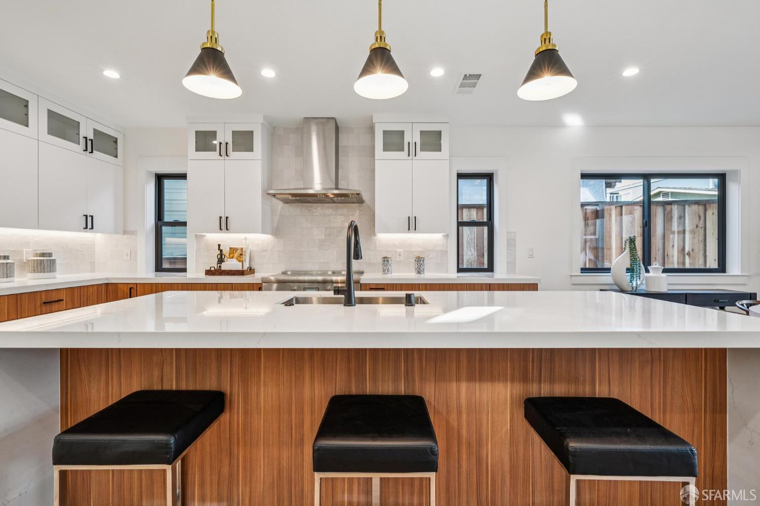 Detail Gallery Image 23 of 73 For 2411 Sixth St, Berkeley,  CA 94710 - 4 Beds | 4 Baths