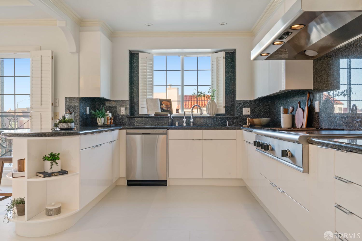 Detail Gallery Image 34 of 75 For 392 Ewing Ter, San Francisco,  CA 94118 - 3 Beds | 3 Baths