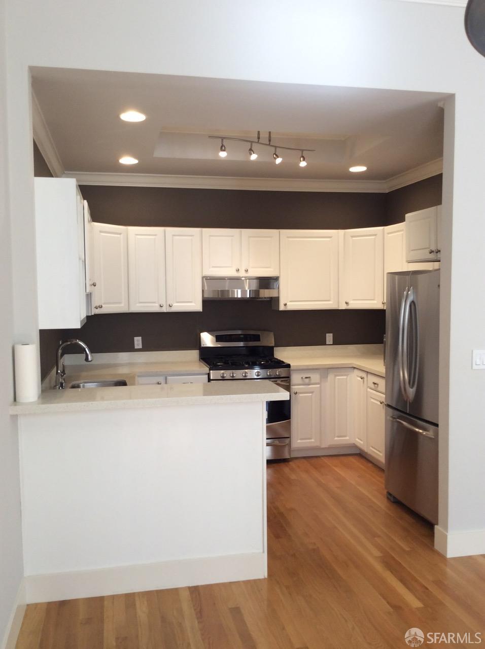 Detail Gallery Image 8 of 17 For 1590 Lyon St, San Francisco,  CA 94115 - 3 Beds | 2 Baths