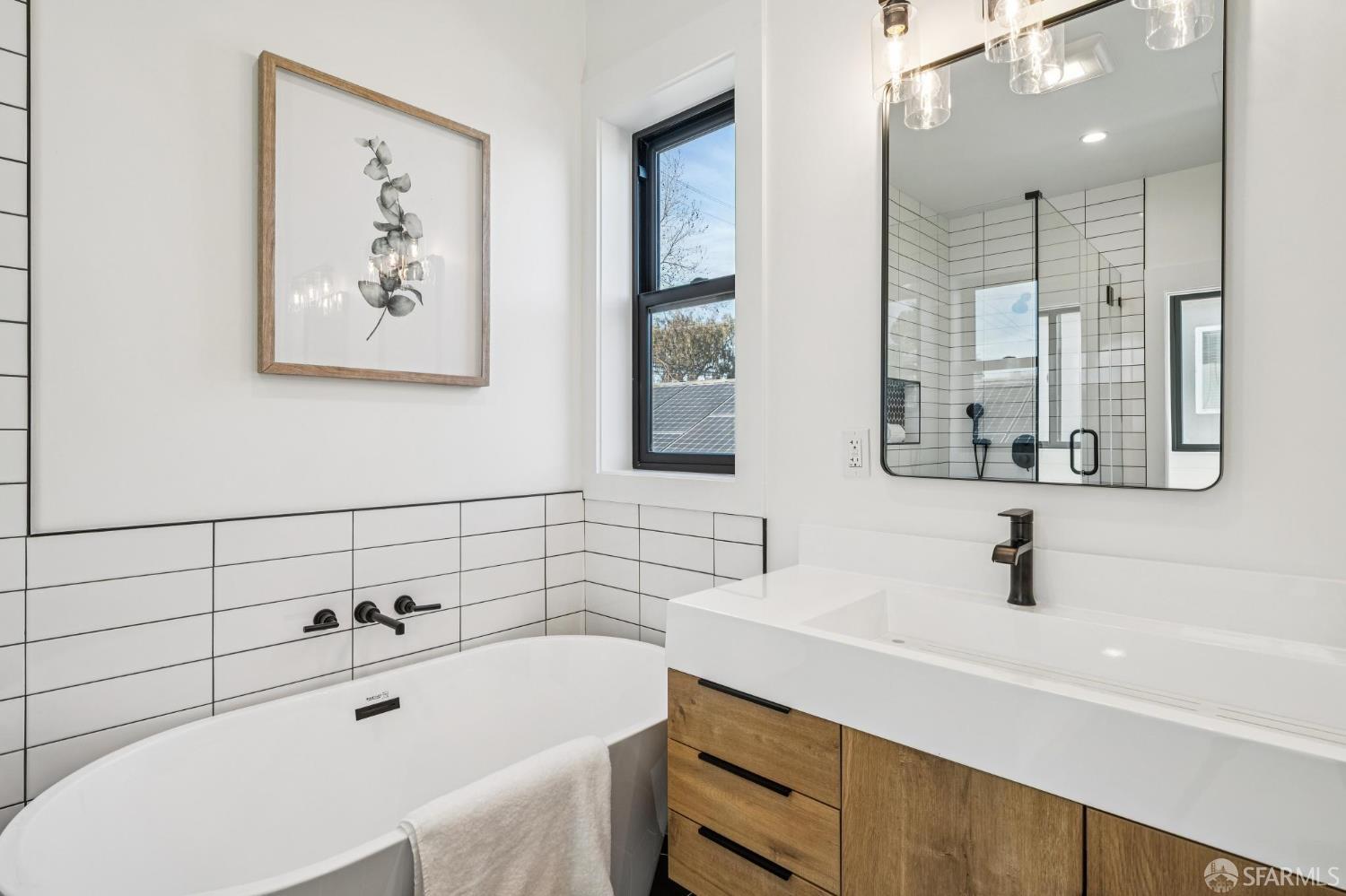 Detail Gallery Image 44 of 73 For 2411 Sixth St, Berkeley,  CA 94710 - 4 Beds | 4 Baths