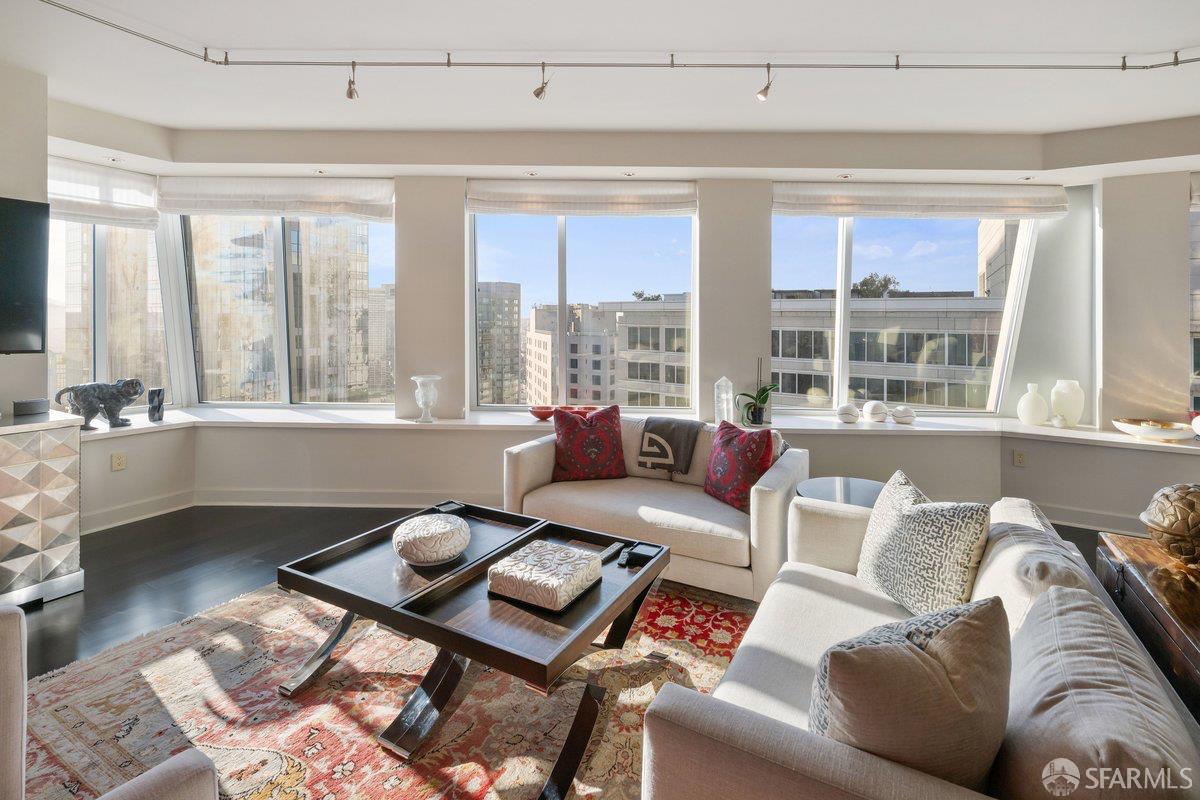 Photo #1: 426100716 Listing: Photo #1