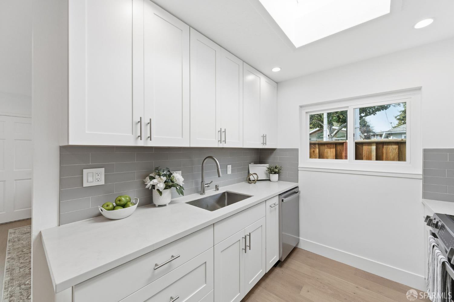 Detail Gallery Image 10 of 35 For 186 Everett Ave, Palo Alto,  CA 94301 - 2 Beds | 1 Baths