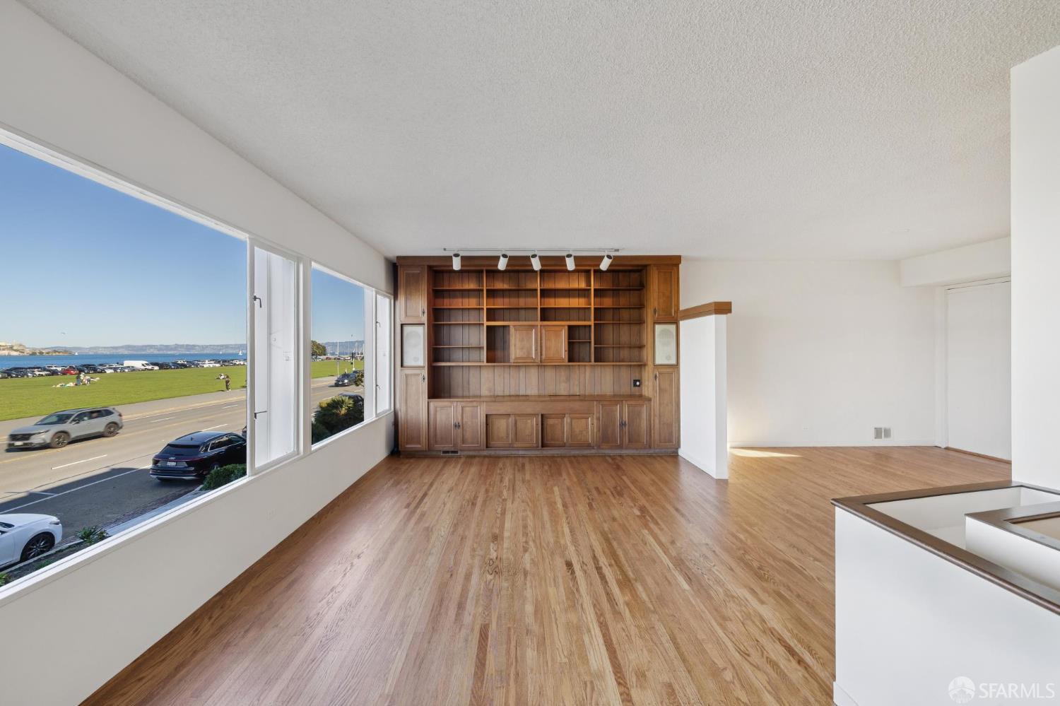 Detail Gallery Image 13 of 68 For 349 Marina Blvd, San Francisco,  CA 94123 - 4 Beds | 3 Baths