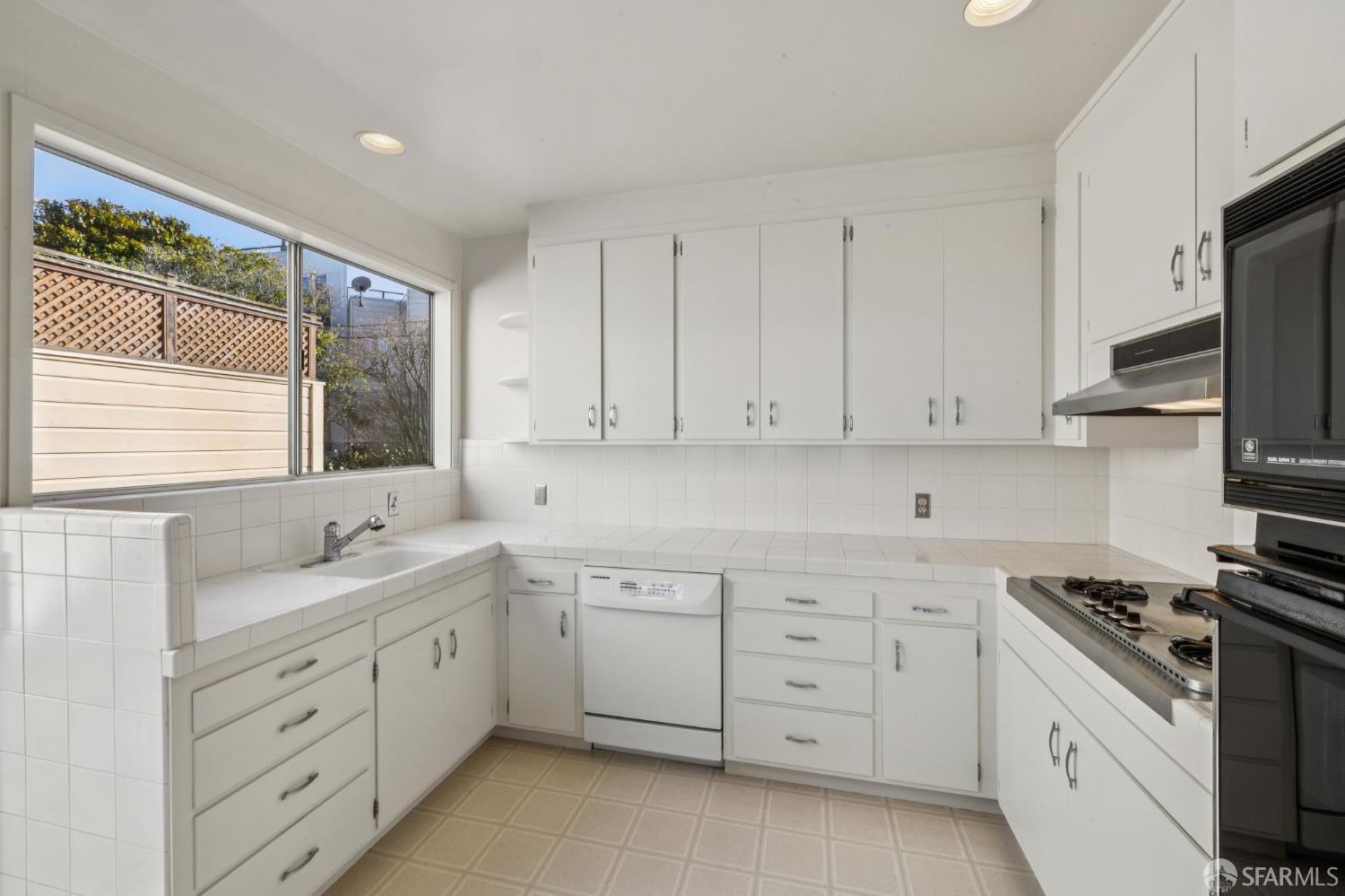 Detail Gallery Image 26 of 68 For 349 Marina Blvd, San Francisco,  CA 94123 - 4 Beds | 3 Baths