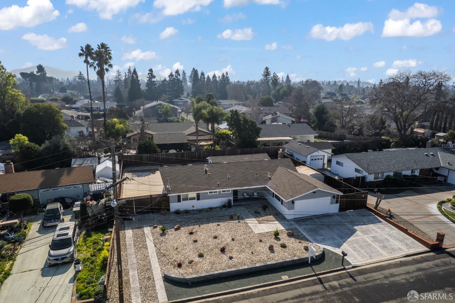 Detail Gallery Image 4 of 36 For 3875 Logan Ct, Concord,  CA 94519 - 3 Beds | 2 Baths