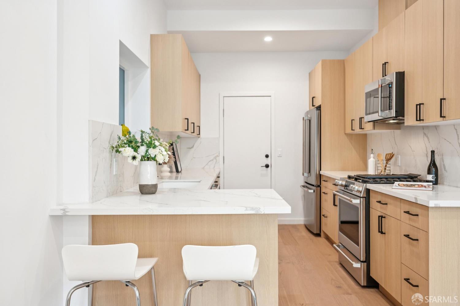 Detail Gallery Image 6 of 43 For 1117 Guerrero St, San Francisco,  CA 94110 - – Beds | – Baths