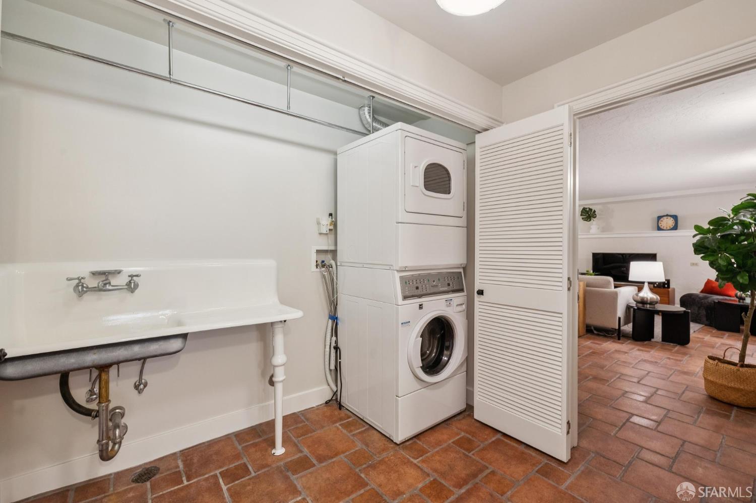 Detail Gallery Image 72 of 96 For 95 Pinehurst Way, San Francisco,  CA 94127 - 3 Beds | 3 Baths