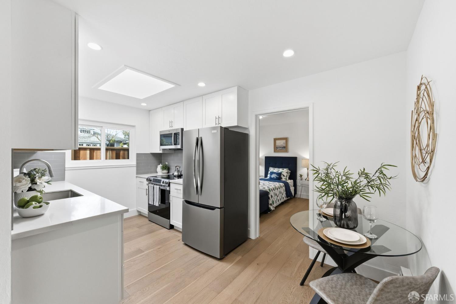 Detail Gallery Image 8 of 35 For 186 Everett Ave, Palo Alto,  CA 94301 - 2 Beds | 1 Baths