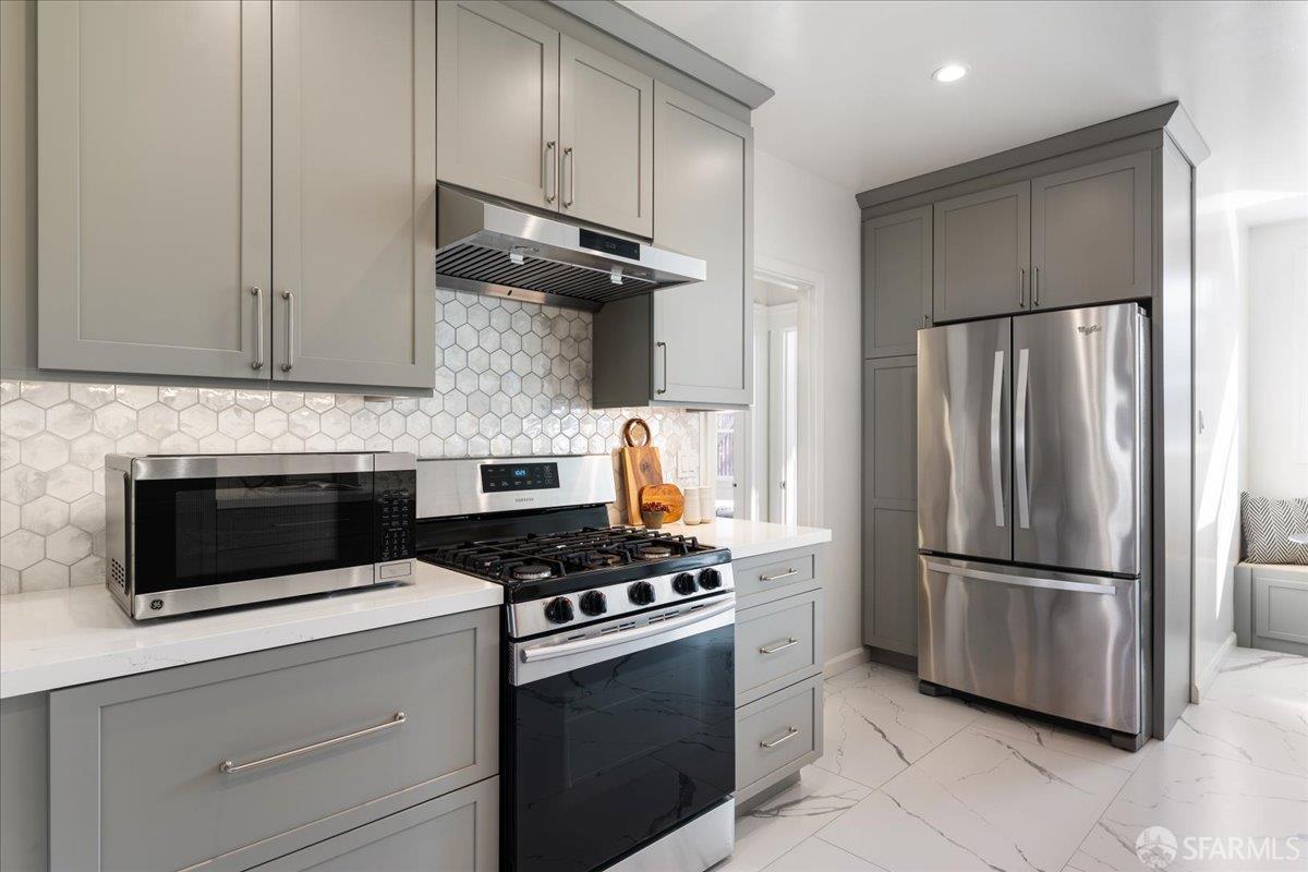 Detail Gallery Image 7 of 26 For 571 Munich St, San Francisco,  CA 94112 - 4 Beds | 2 Baths