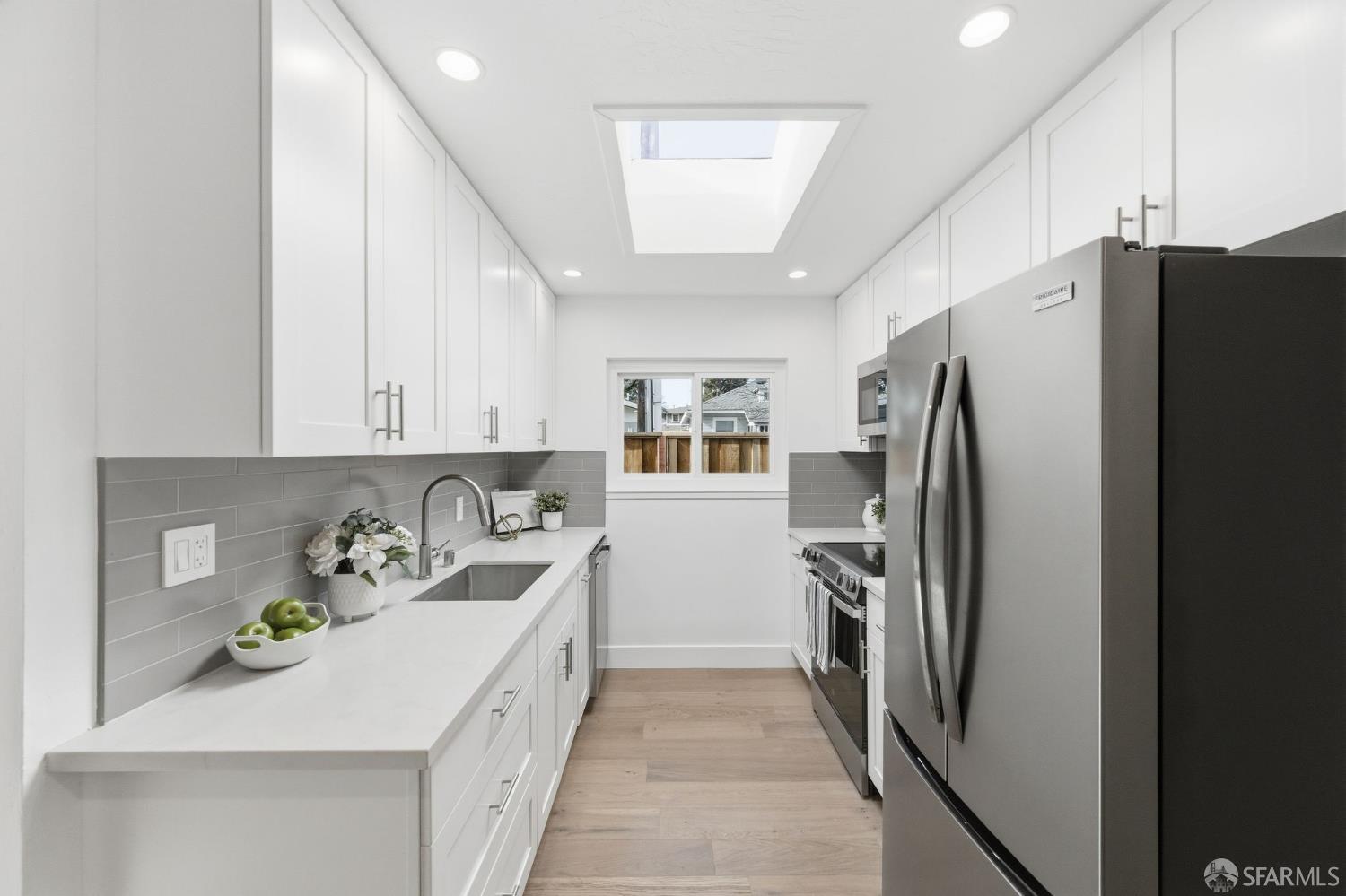 Detail Gallery Image 9 of 35 For 186 Everett Ave, Palo Alto,  CA 94301 - 2 Beds | 1 Baths