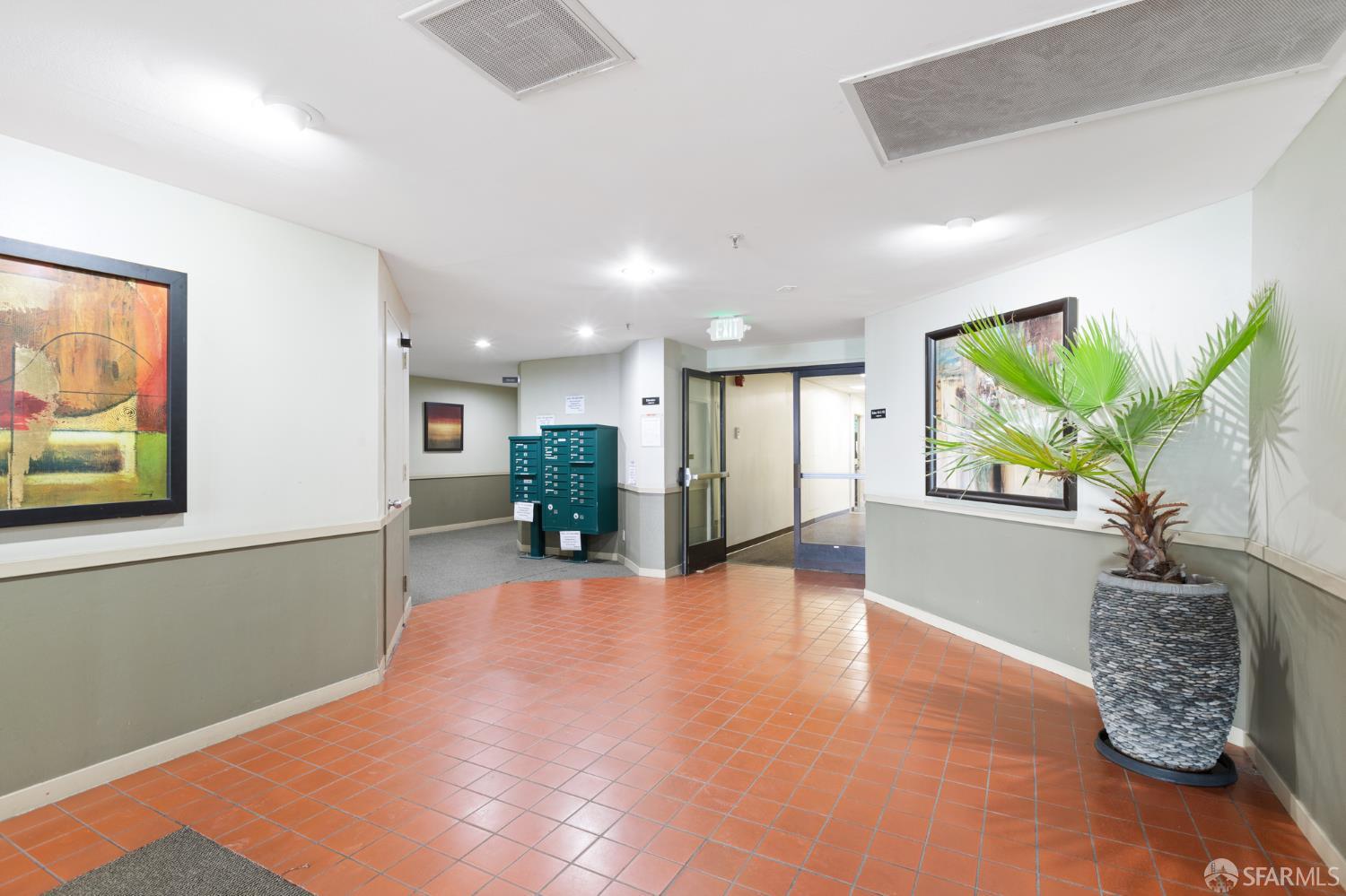 Detail Gallery Image 3 of 17 For 44 Gough St #202,  San Francisco,  CA 94103 - – Beds | – Baths