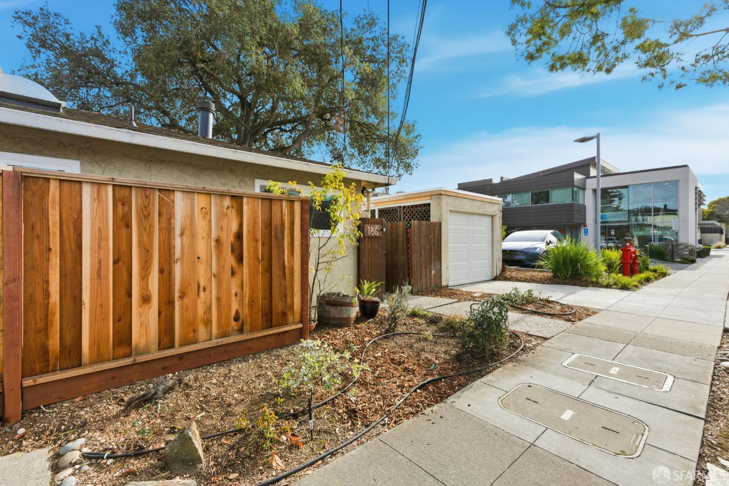 Detail Gallery Image 28 of 35 For 186 Everett Ave, Palo Alto,  CA 94301 - 2 Beds | 1 Baths