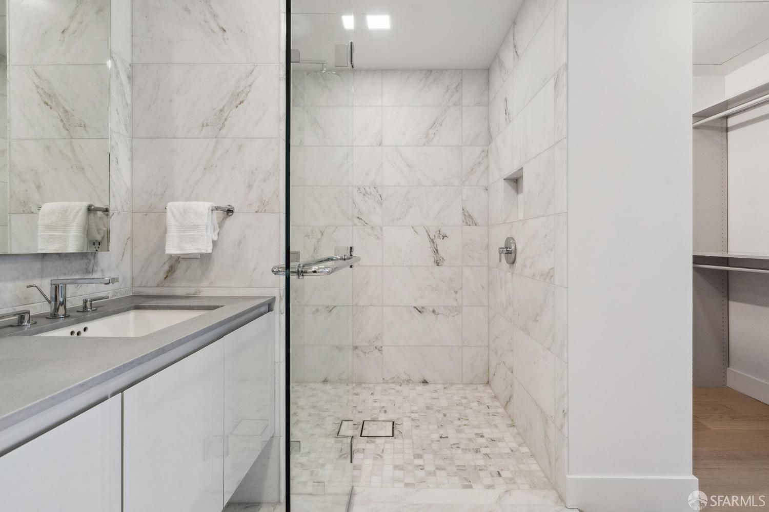 Photo #9: 425010610 Listing: Photo #9