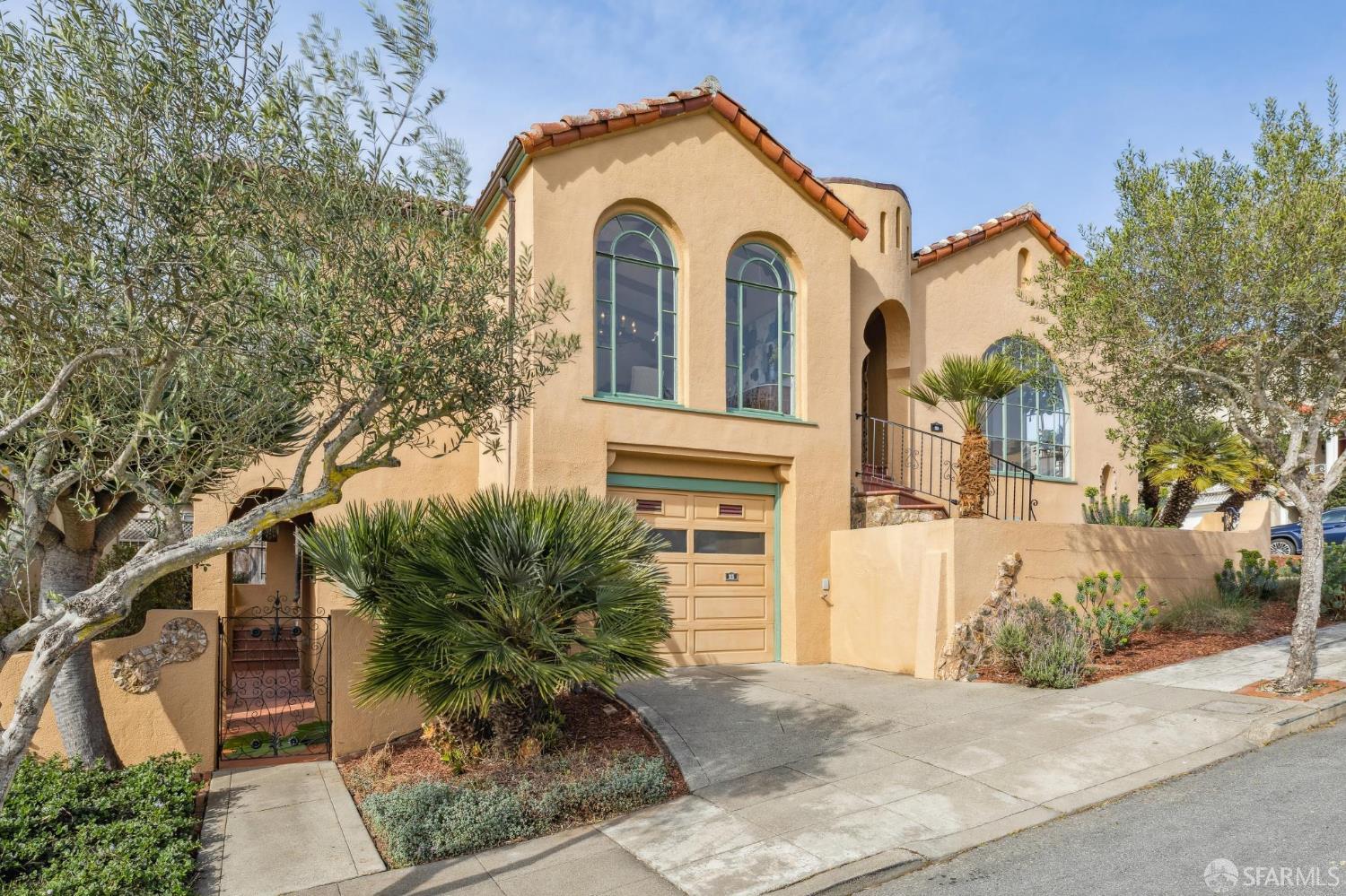 Detail Gallery Image 2 of 96 For 95 Pinehurst Way, San Francisco,  CA 94127 - 3 Beds | 3 Baths