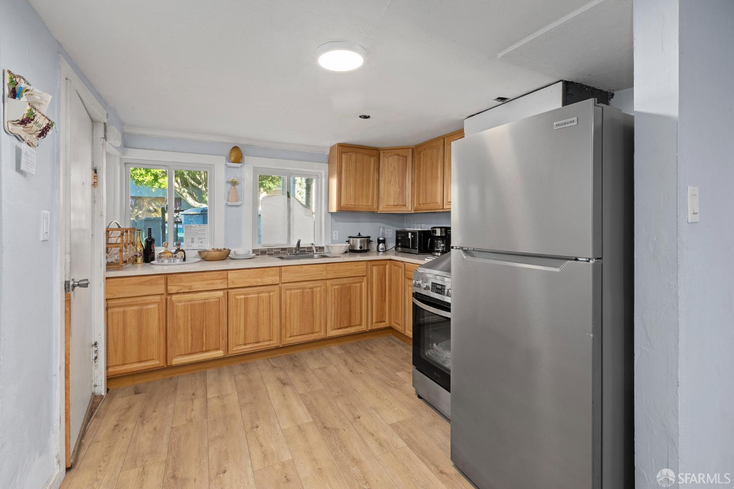 Detail Gallery Image 4 of 13 For 3021 22nd St, San Francisco,  CA 94110 - – Beds | – Baths