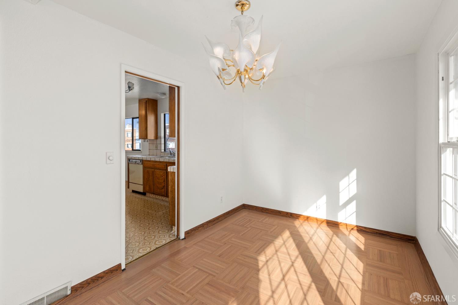 Detail Gallery Image 11 of 37 For 1301 48th Ave, San Francisco,  CA 94122 - 3 Beds | 3/1 Baths