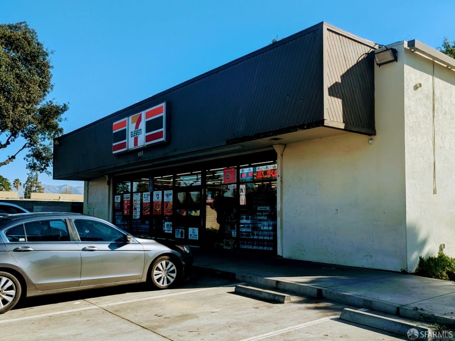 Detail Gallery Image 5 of 6 For 602 Tully Rd, San Jose,  CA 95111 - – Beds | – Baths