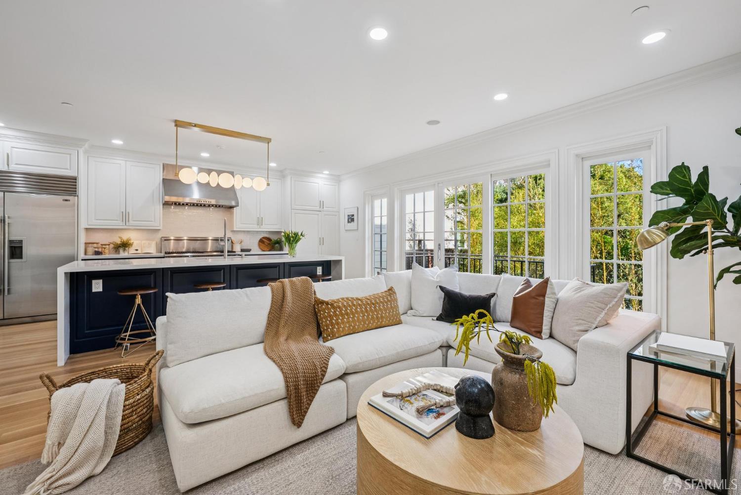 Detail Gallery Image 14 of 72 For 330 Locust St, San Francisco,  CA 94118 - 5 Beds | 5/1 Baths