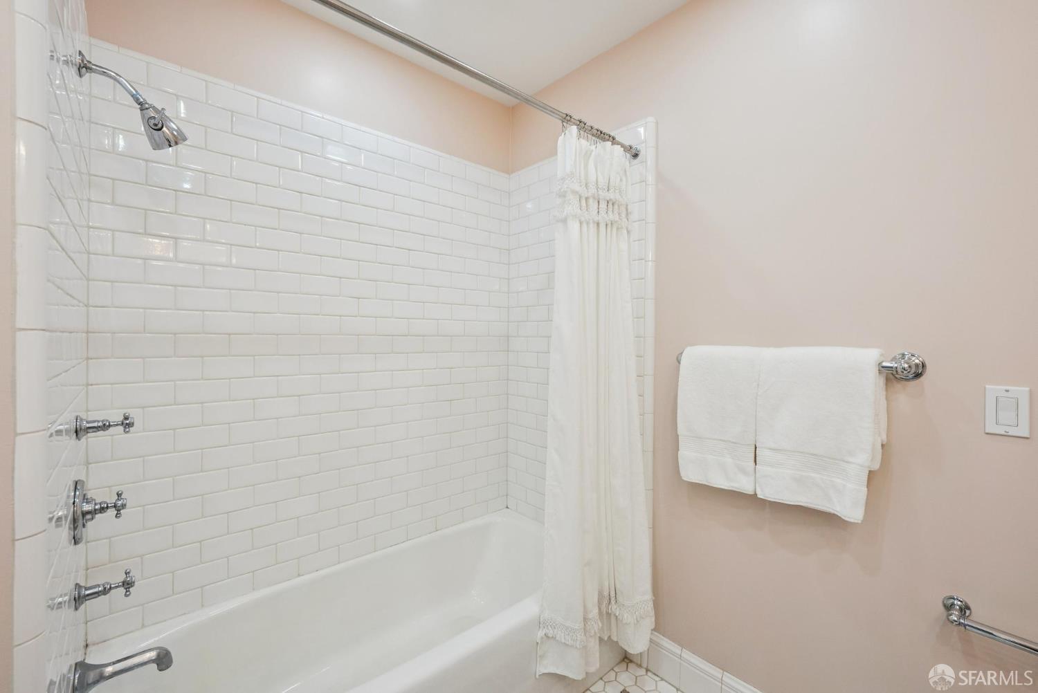 Detail Gallery Image 32 of 72 For 330 Locust St, San Francisco,  CA 94118 - 5 Beds | 5/1 Baths