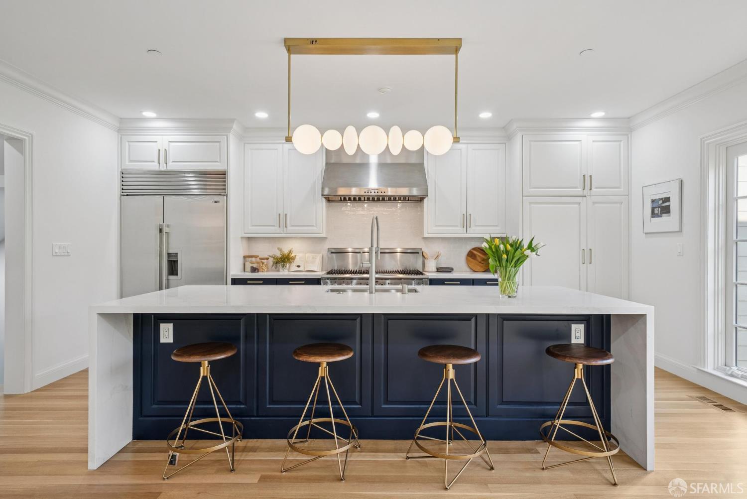 Detail Gallery Image 19 of 72 For 330 Locust St, San Francisco,  CA 94118 - 5 Beds | 5/1 Baths