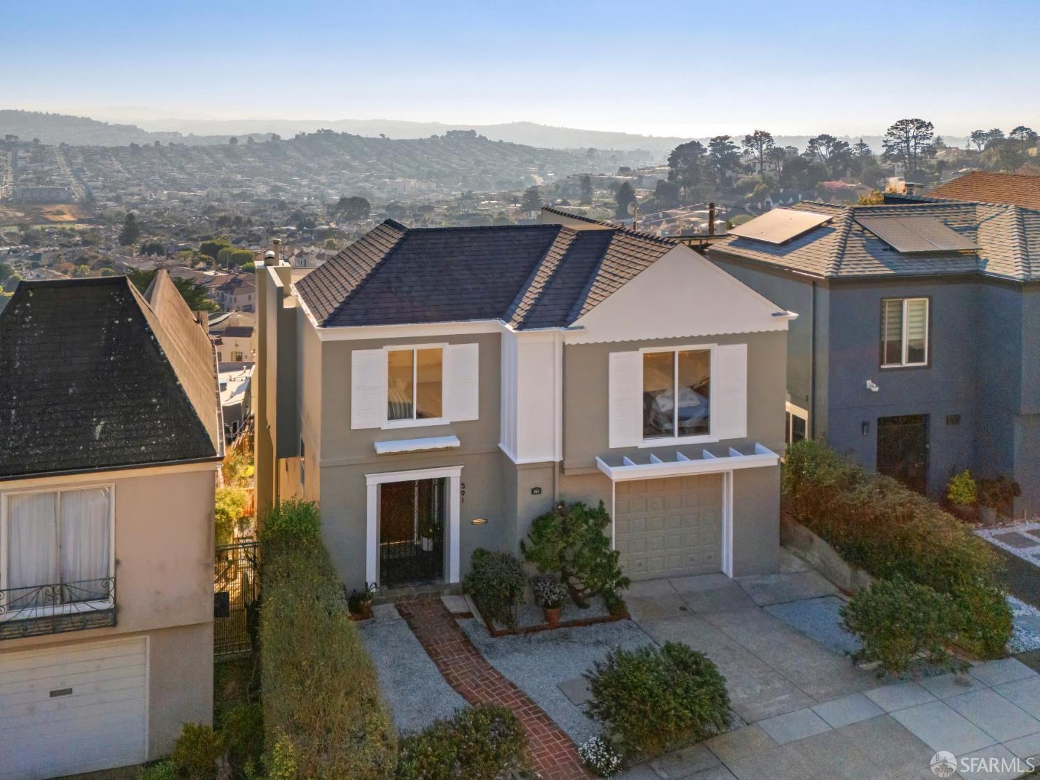 Detail Gallery Image 5 of 90 For 591 Los Palmos Dr, San Francisco,  CA 94127 - 4 Beds | 2 Baths