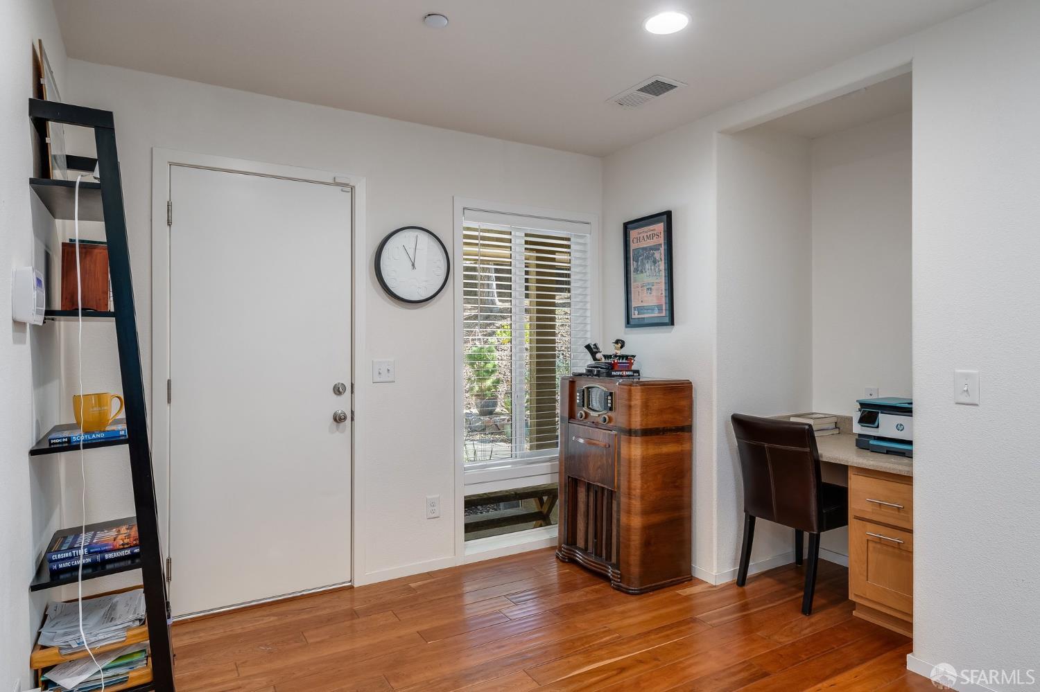 Detail Gallery Image 16 of 38 For 173 Glorietta Blvd, Orinda,  CA 94563 - 3 Beds | 2 Baths