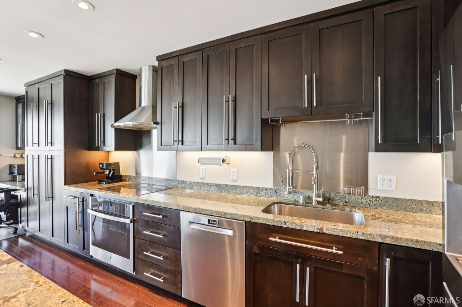 Detail Gallery Image 15 of 73 For 172 Portola Dr, San Francisco,  CA 94131 - – Beds | – Baths