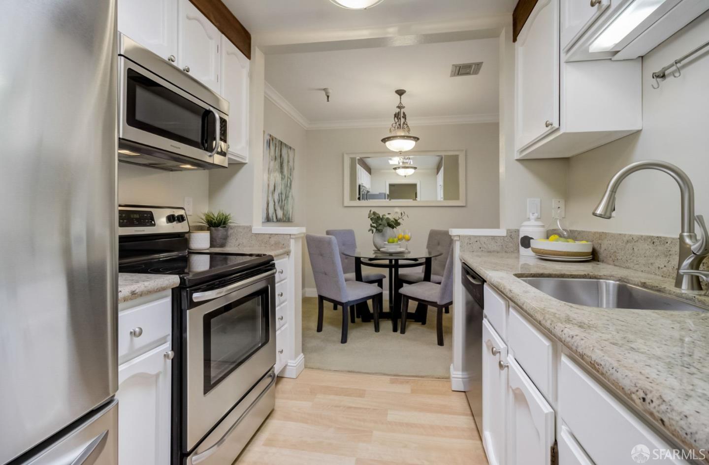 Detail Gallery Image 11 of 35 For 1210 Bellevue Ave #403,  Burlingame,  CA 94010 - 1 Beds | 1 Baths