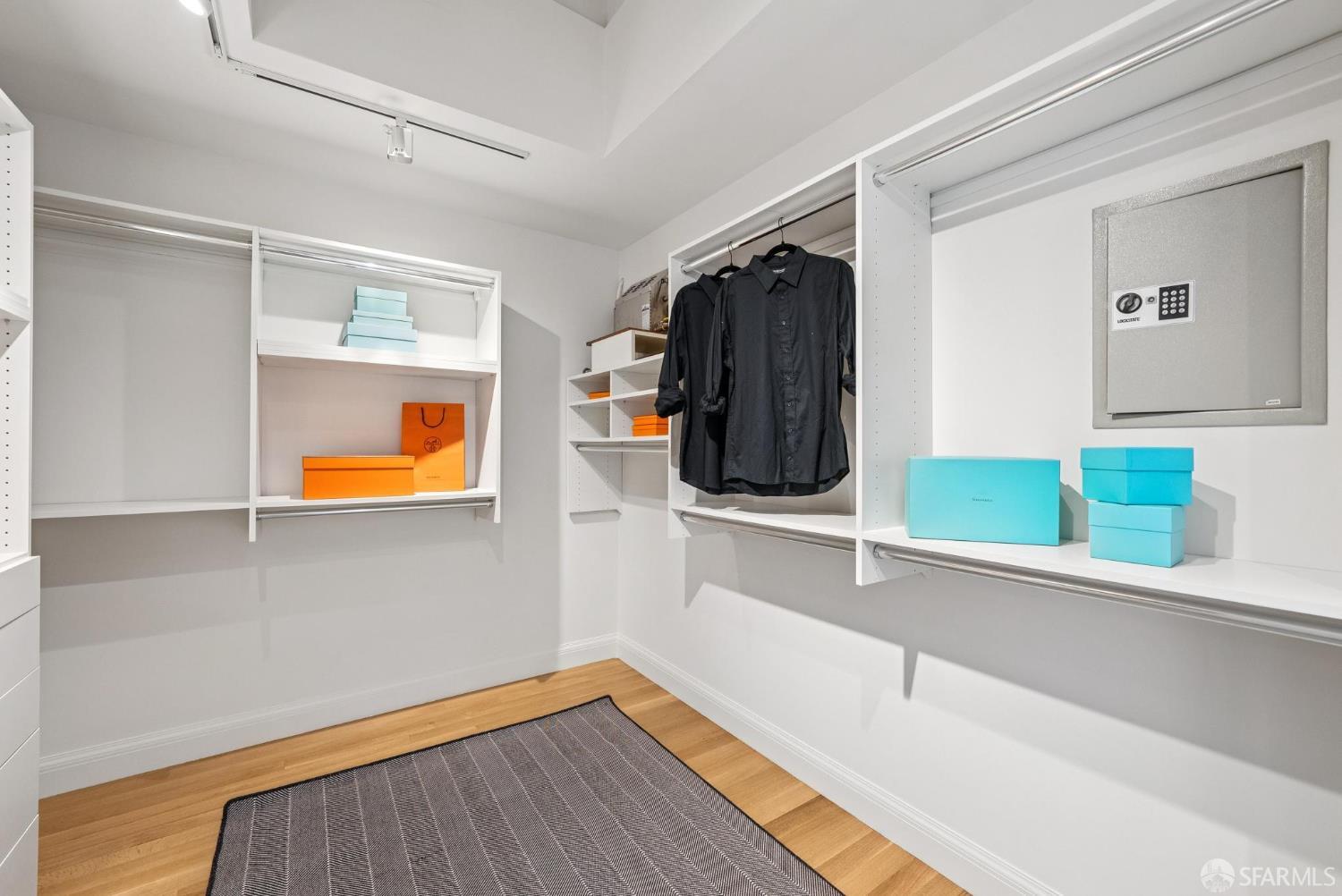 Detail Gallery Image 48 of 72 For 330 Locust St, San Francisco,  CA 94118 - 5 Beds | 5/1 Baths